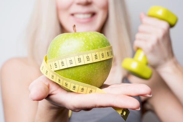 nutritionist practicing fitness with apple